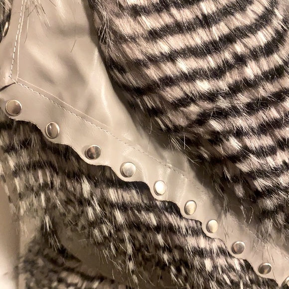 Feline Faux Fur Vest - Picture 6 of 13